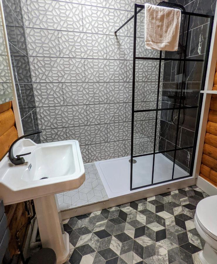 Kaoglen-Spruce-Hot Tub-Forrest Setting-Pet Friendly Villa Balnald Luaran gambar